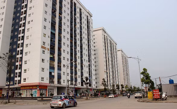 Khu nhà HH02 do Tập đoàn Mường Thanh xây vượt tầng so với quy hoạch được duyệt tại khu đô thị Thanh Hà - Cienco 5 là một trong những nghi vấn có sự tiếp tay của cán bộ nhà nước, địa phương.