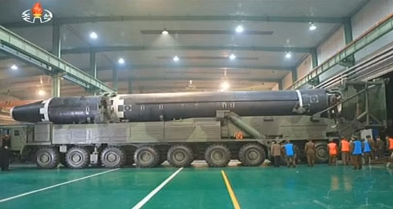 Tháng 11.2017, Triều Tiên thử thành công tên lửa đạn đạo liên lục địa có thể bắn tới khắp mọi nơi trên thế giới. Tháng 11.2017, Triều Tiên thử thành công tên lửa đạn đạo liên lục địa có thể bắn tới khắp mọi nơi trên thế giới.