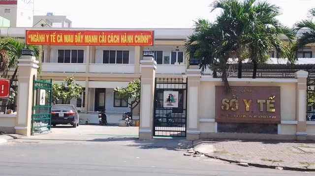 Trường Đại học Y dược Cần Thơ nhận đào tạo 252 sinh viên học theo địa chỉ của tỉnh Cà Mau. Những sinh viên này tự đóng học phí thông qua sở Y Tế thu hộ nhưng hai cán bộ đơn vị này đã chiếm dụng tiền học phí hơn12 tỷ đồng và bị xử lý kỷ luật. Trường Đại học Y dược Cần Thơ nhận đào tạo 252 sinh viên học theo địa chỉ của tỉnh Cà Mau. Những sinh viên này tự đóng học phí thông qua sở Y Tế thu hộ nhưng hai cán bộ đơn vị này đã chiếm dụng tiền học phí hơn12 tỷ đồng và bị xử lý kỷ luật.
