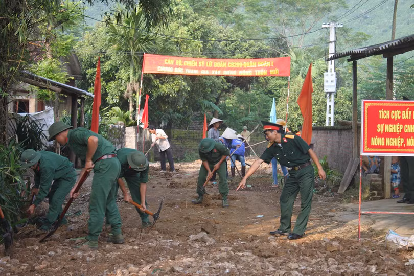 Đi đến đâu những cán bộ, chiến sĩ Lữ đoàn 299 cũng để lại ấn tượng với người dân địa phương.