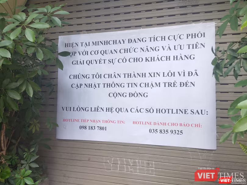 Nhà hàng Minh Chay đóng cửa dán thông báo (Ảnh: Minh Thúy)
