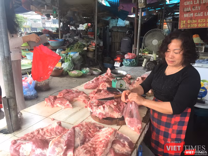 Người dân tiêu thụ thịt lợn trở lại sau cơn bão dịch tả lợn châu Phi. Người dân tiêu thụ thịt lợn trở lại sau cơn bão dịch tả lợn châu Phi.