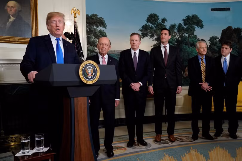 Nếu đảng Dân chủ giành phần thắng, ông Donald Trump sẽ rất "vướng chân, vướng tay" trong việc thực thi các chính sách của mình. Nếu đảng Dân chủ giành phần thắng, ông Donald Trump sẽ rất "vướng chân, vướng tay" trong việc thực thi các chính sách của mình.