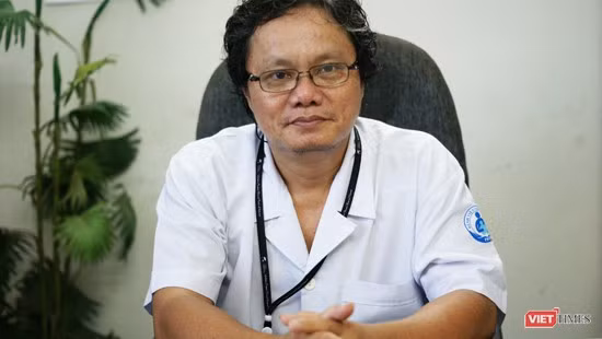 BS. Trương Hữu Khanh - Trưởng khoa Nhiễm, Thần kinh (Bệnh viện Nhi Đồng 1, TP. Hồ Chí Minh). Ảnh: Hòa Bình BS. Trương Hữu Khanh - Trưởng khoa Nhiễm, Thần kinh (Bệnh viện Nhi Đồng 1, TP. Hồ Chí Minh). Ảnh: Hòa Bình