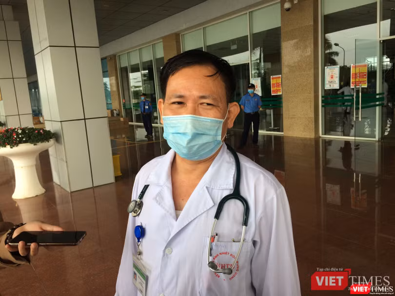ThS. BSCKII. Trần Duy Hưng chia sẻ công tác điều trị cho bệnh nhân tại Bệnh viện. Ảnh: Minh Thúy ThS. BSCKII. Trần Duy Hưng chia sẻ công tác điều trị cho bệnh nhân tại Bệnh viện. Ảnh: Minh Thúy