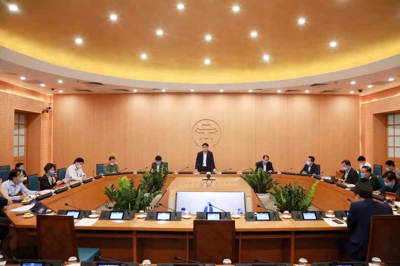 Ông Nguyễn Đức Chung - Chủ tịch UBND TP. Hà Nội chủ trì cuộc họp chiều nay (15/4). Ảnh: UBND TP. Hà Nội Ông Nguyễn Đức Chung - Chủ tịch UBND TP. Hà Nội chủ trì cuộc họp chiều nay (15/4). Ảnh: UBND TP. Hà Nội