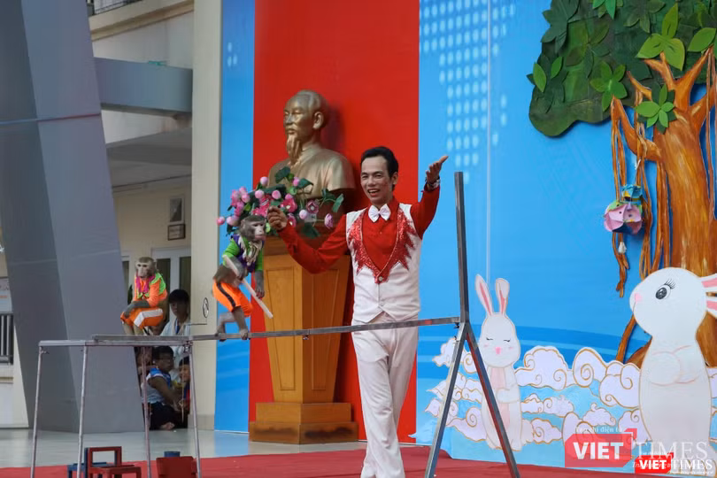 Tiết mục xiếc khỉ