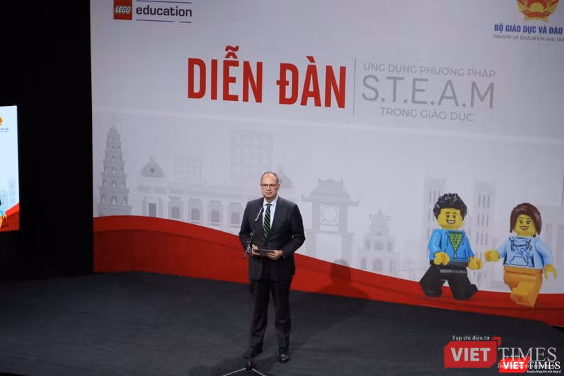 Ông Kim Hojlund Christensen – Đại sứ Đan Mạch tại Việt Nam