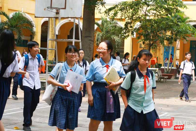 ...sau khi kết thúc môn thi đầu tiên trong kỳ tuyển sinh vào lớp 10