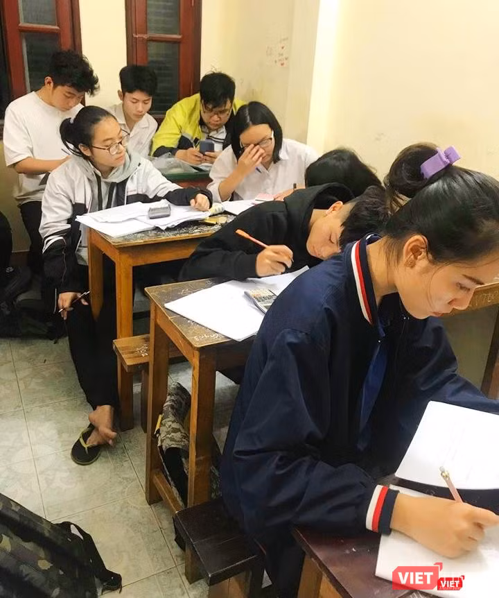 Thí sinh vẫn miệt mài ôn luyện đến sát ngày thi Học sinh vẫn miệt mài ôn luyện đến sát ngày thi