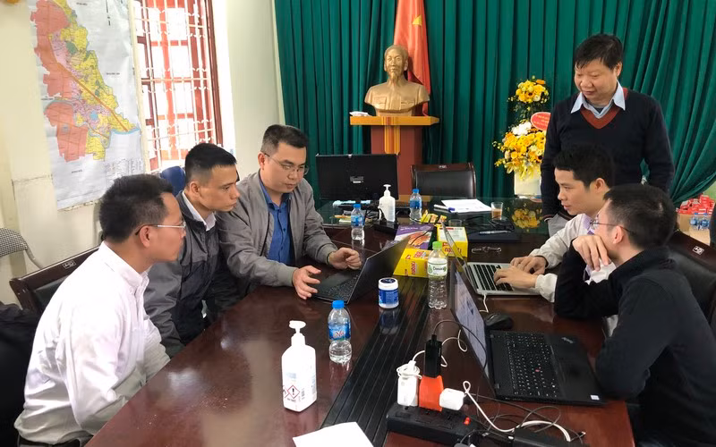PGS.TS Trần Như Dương, Phó Viện trưởng Viện Vệ sinh Dịch tễ Trung ương cùng đội phản ứng nhanh tại Vĩnh Phúc. (Ảnh: Viện Vệ sinh Dịch tễ Trung ương) PGS.TS Trần Như Dương, Phó Viện trưởng Viện Vệ sinh Dịch tễ Trung ương cùng đội phản ứng nhanh tại Vĩnh Phúc. (Ảnh: Viện Vệ sinh Dịch tễ Trung ương)