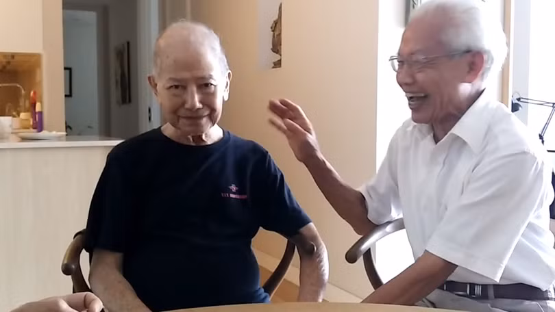 GS. Hồ Ngọc Đại trò chuyện cùng nhà giáo Phạm Toàn GS. Hồ Ngọc Đại trò chuyện cùng nhà giáo Phạm Toàn