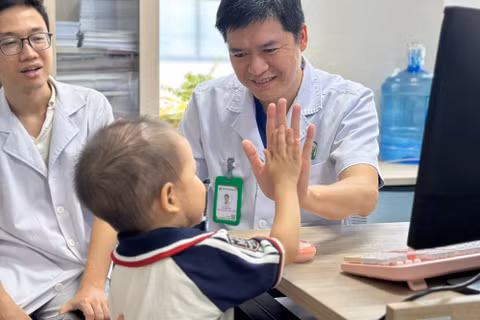 Bé trai 26 tháng tuổi bị chó nhà tấn công nghiêm trọng, bác sĩ đưa cảnh báo