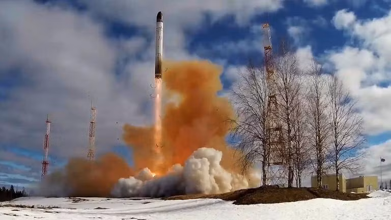 Tên lửa liên lục địa RS-28 Sarmat trong vụ thử nghiệm của Nga ngày 21/4 (Ảnh: Sputnik)