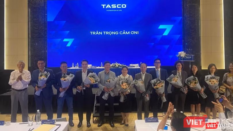 Các thành viên Hội đồng quản trị và Ban kiểm soát mới của Tasco nhiệm kỳ 2022-2027 Các thành viên Hội đồng quản trị và Ban kiểm soát mới của Tasco nhiệm kỳ 2022-2027