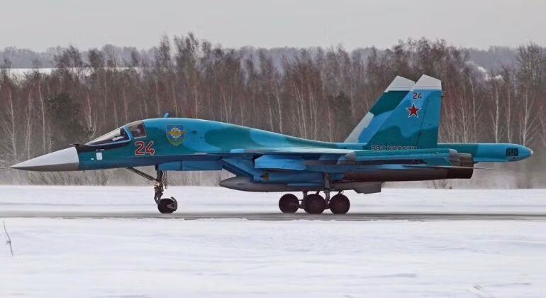 Chiến đấu cơ Su-34 mang số hiệu 24 (Ảnh: Military Watch)