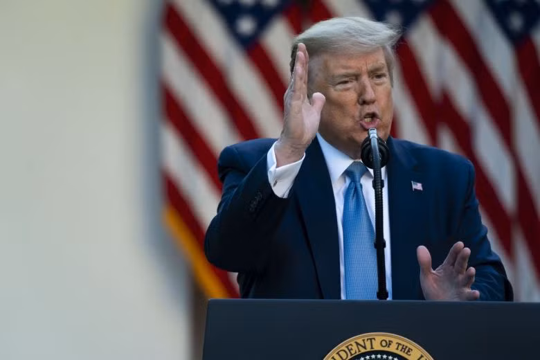 Tổng thống Trump trong một cuộc họp báo về COVID-19 tại Nhà Trắng (Ảnh: NYTimes)