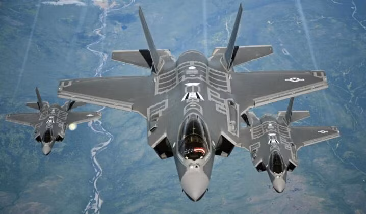 Đội hình bay F-35 (Ảnh: Military Watch)