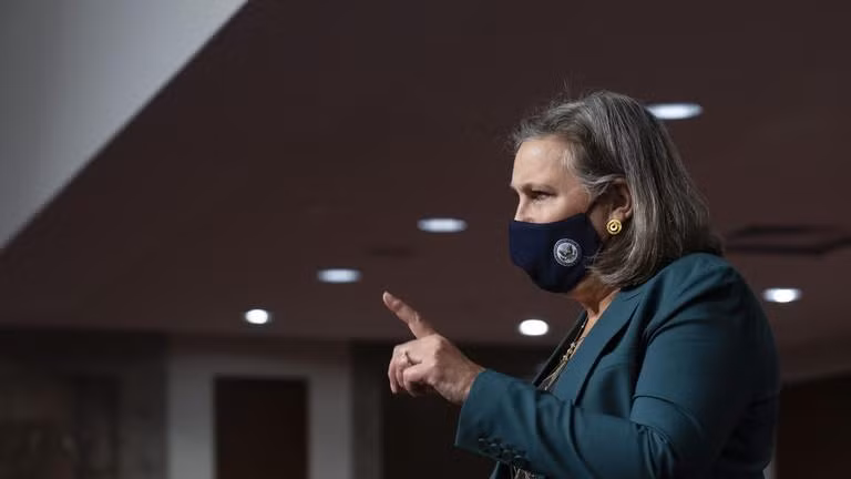 Bà Victoria Nuland đưa ra lời đe dọa với Nga trong một cuộc phỏng vấn (Ảnh: RT)