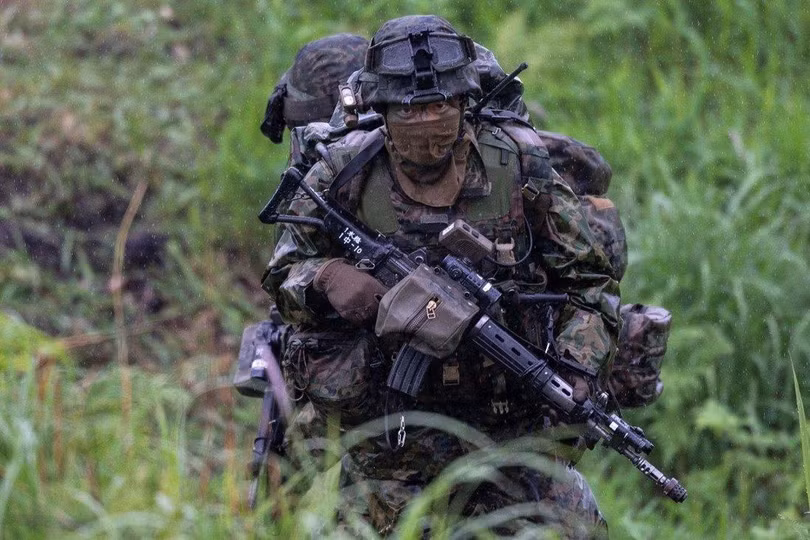 Binh sĩ Nhật Bản trong một cuộc tập trận chung với lực lượng Pháp và Mỹ, tháng 5/2021 (Ảnh: Reuters)