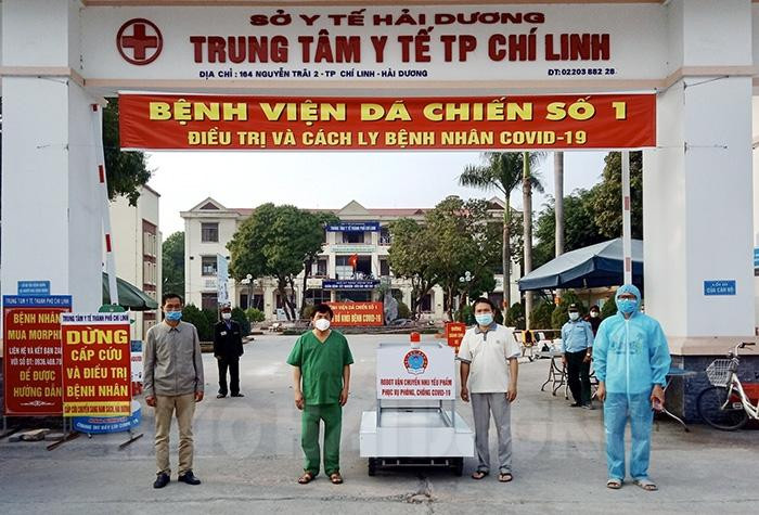 Robot đưa vào thử nghiệm tại Bệnh viện Dã chiến số 1. Ảnh: Báo Hải Dương.