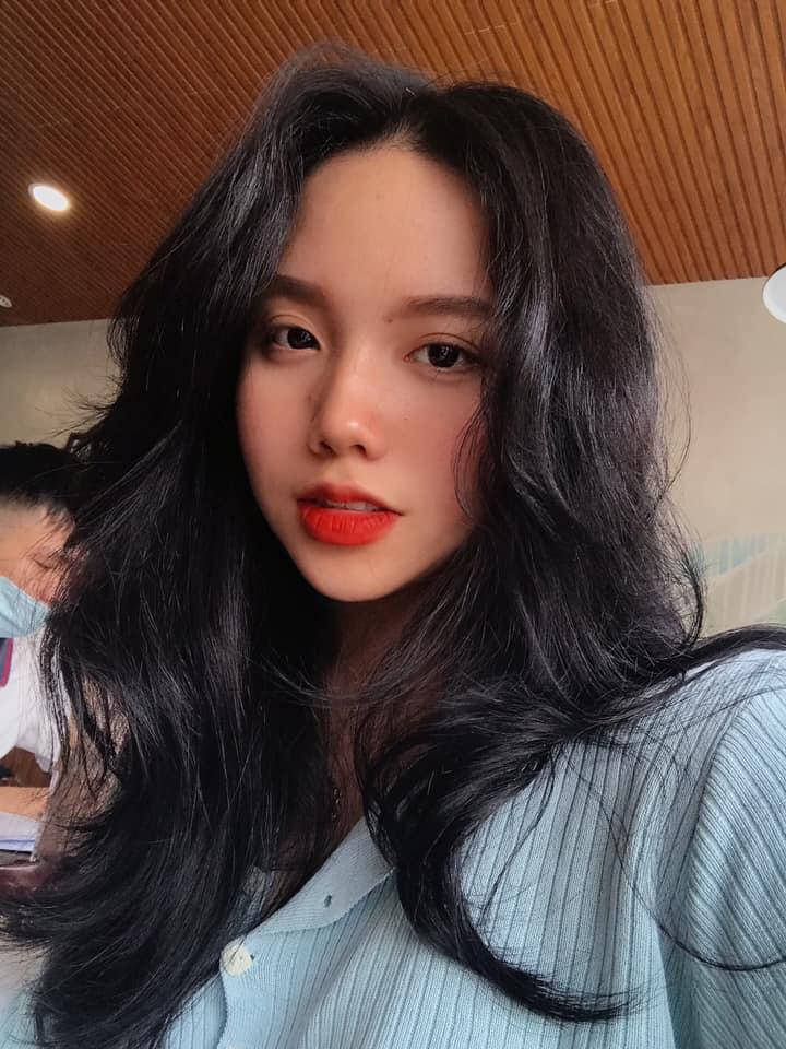 Trải qua những trận đấu đầu tiên của mùa giải, nữ MC trẻ bắt đầu "áp lực" với một số bình luận ác ý.