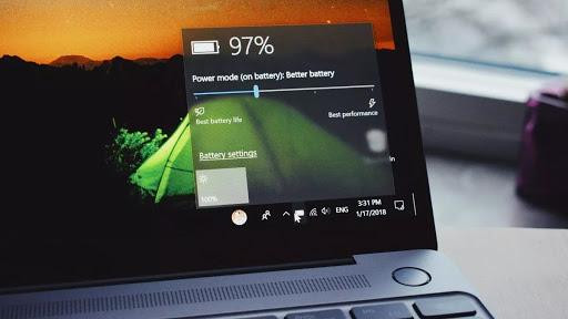 Pin lão hóa có thể khiến thường lượng sử dụng laptop thấp hơn kỳ vọng. Ảnh: Windows Report