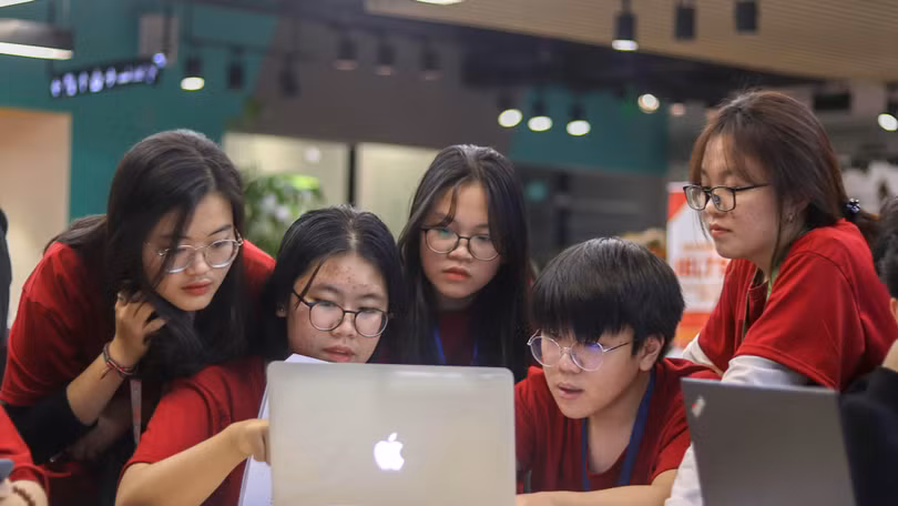 Các thành viên dự án Maskros Project.