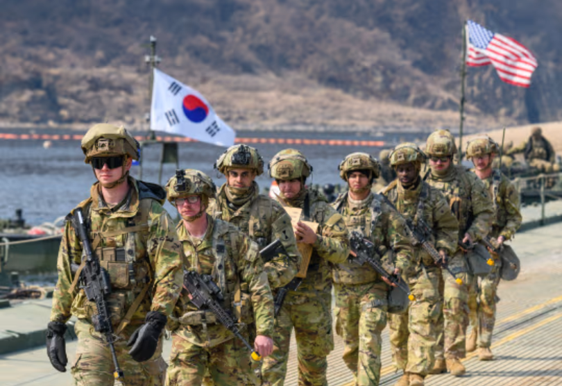 Thông tin Mỹ xem xét rút binh sĩ khỏi Hàn Quốc có thể khiến một số đồng minh trong khu vực quan ngại. Ảnh: WSJ.
