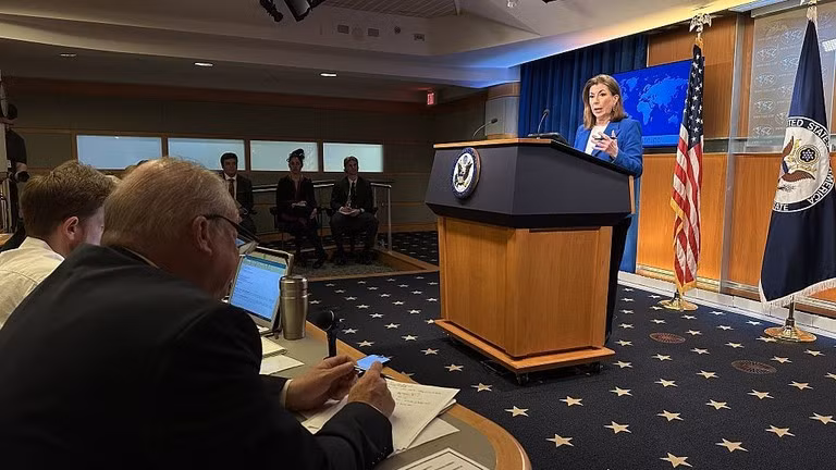 Người phát ngôn Bộ Ngoại giao Mỹ Tammy Bruce phát biểu tại cuộc họp báo thường kỳ tại Washington DC, ngày 31/3. Ảnh: Getty.