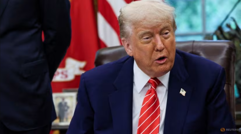 Tổng thống Mỹ Donald Trump đưa ra thông báo về thỏa thuận thương mại với Vương quốc Anh, tại Phòng Bầu dục ở Nhà Trắng ngày 8/5. Ảnh: Reuters.