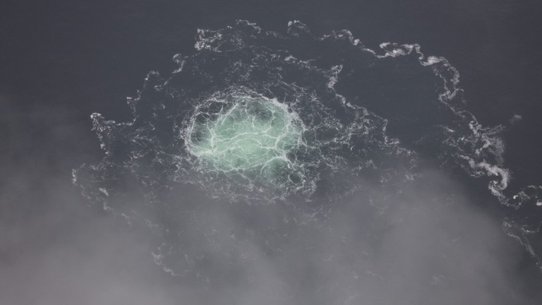 Rò rỉ khí gas từ đường ống dẫn khí Nord Stream 2 ở Biển Baltic. Ảnh: Getty.