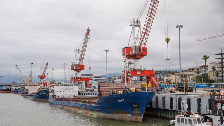 Mỹ công bố gói lệnh trừng phạt mới nhằm vào các nước mua dầu từ Iran. Ảnh: Getty.