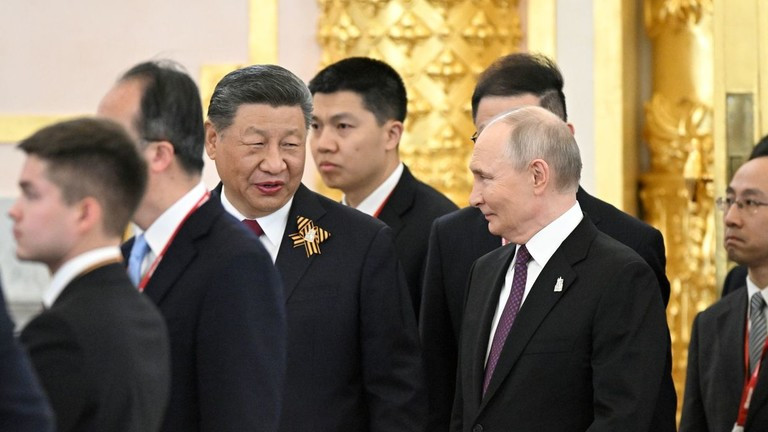 Tổng thống Nga Vladimir Putin và Chủ tịch Trung Quốc Tập Cận Bình trong cuộc hội đàm tại Moscow, ngày 8/5. Ảnh: RIA Novosti.