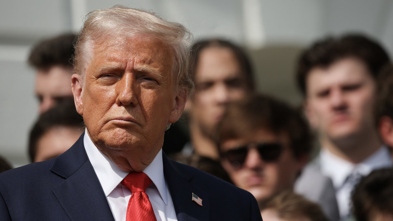 Ông Trump dọa vắng mặt trong hội nghị thượng đỉnh NATO. Ảnh: Getty.