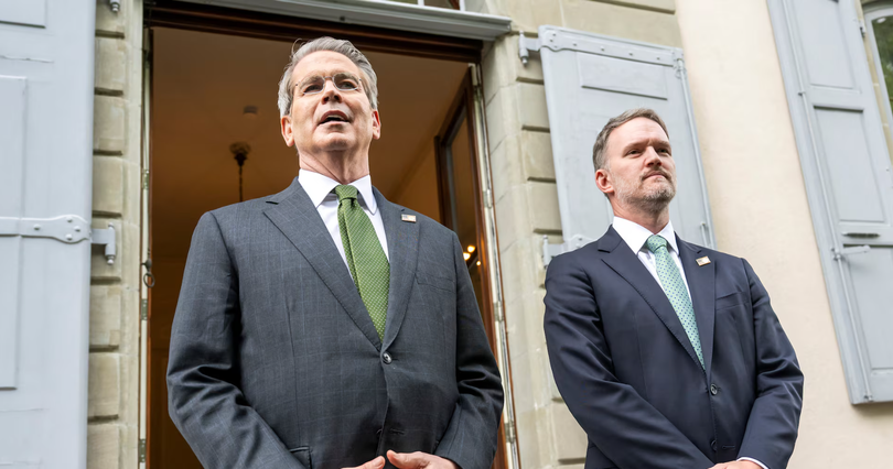 Bộ trưởng Tài chính Mỹ Scott Bessent và Đại diện Thương mại Jamieson Greer phát biểu với giới truyền thông sau cuộc đàm phán thương mại với Trung Quốc tại Geneva, Thụy Sĩ, ngày 11/5. Ảnh: Reuters.