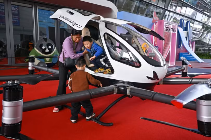 Máy bay không người lái EH216-S của EHang được trưng bày tại Triển lãm Sản phẩm Tiêu dùng Quốc tế Trung Quốc ở Hải Khẩu, tỉnh Hải Nam, vào tháng 4. Ảnh: Xinhua.