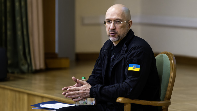 Thủ tướng Ukraine Denis Shmigal trong một cuộc họp báo tại Kiev, Ukraine ngày 4/3. Ảnh: Getty.