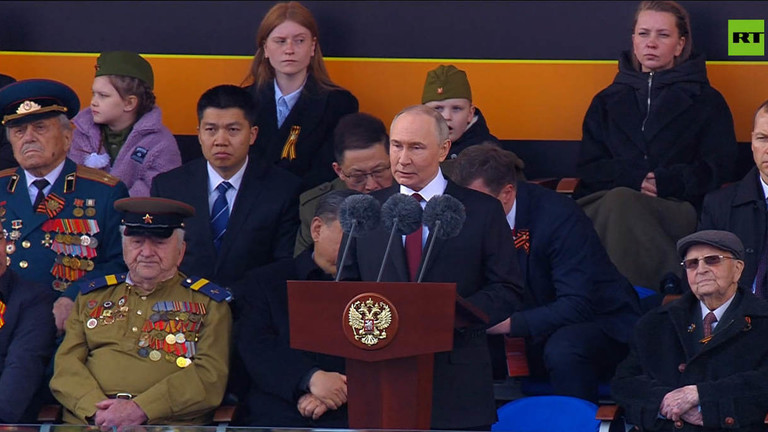 Tổng thống Nga Vladimir Putin phát biểu tại lễ kỷ niệm Ngày Chiến thắng 9/5. Ảnh: RT.