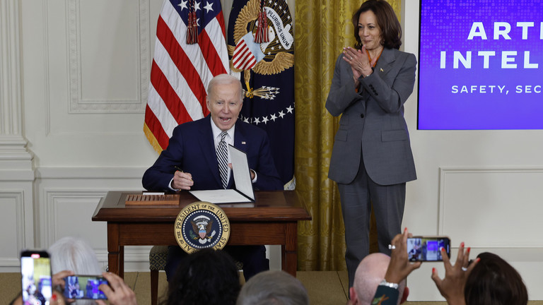 Cựu Tổng thống Mỹ Joe Biden và cựu Phó Tổng thống Kamala Harris. Ảnh: Getty.
