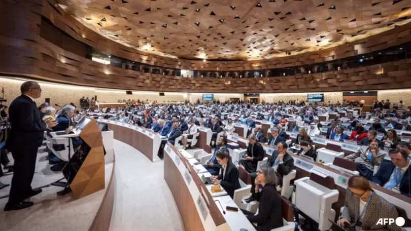 Tổng giám đốc Tổ chức Y tế Thế giới Tedros Adhanom Ghebreyesus trình bày báo cáo của mình trước các đại biểu trong Đại hội đồng Y tế Thế giới tại Geneva vào ngày 19/5. Ảnh: AFP.