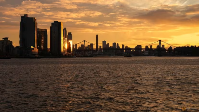 Các tòa nhà ven sông ở Williamsburg thuộc quận Brooklyn, thành phố New York, Mỹ. Ảnh: Reuters.