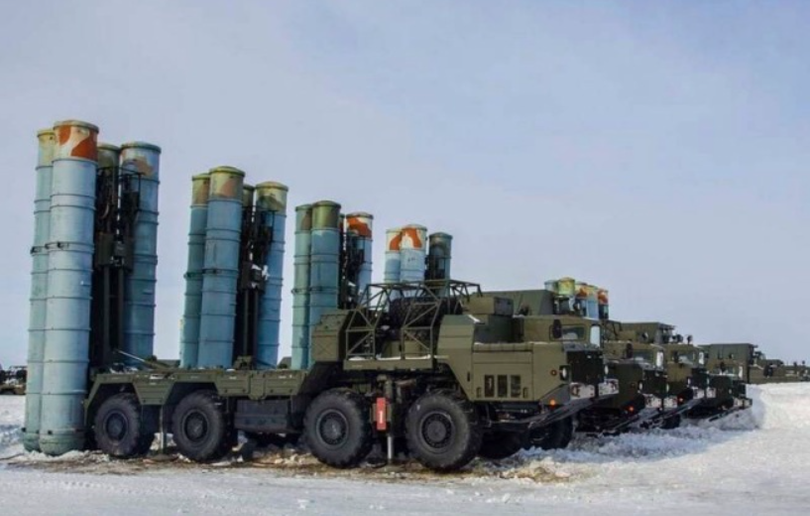 Hệ thống phòng không S-400 do Nga sản xuất. Ảnh: MW