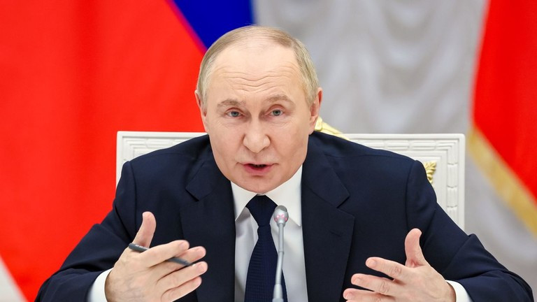 Tổng thống Nga Vladimir Putin phát biểu trong cuộc họp với các doanh nhân tại Moscow, Nga, ngày 26/5. Ảnh: Sputnik.