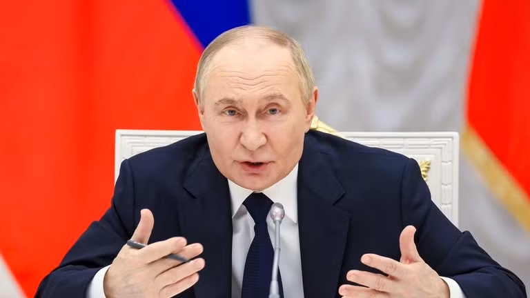 Tổng thống Nga Vladimir Putin phát biểu trong cuộc họp với các doanh nhân tại Moscow, Nga, ngày 26/5. Ảnh: Sputnik.