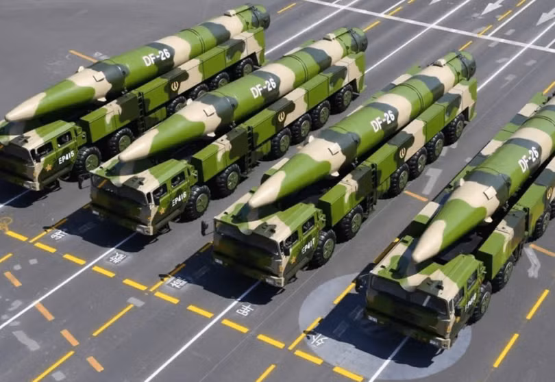 Các tên lửa đạn đạo chống hạm DF-21D và DF-26 của Trung Quốc (Ảnh: Xinhua)