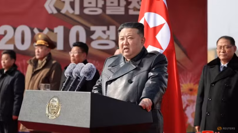 Lãnh đạo Triều Tiên Kim Jong-un phát biểu trong lễ khởi công Bệnh viện quận Kangdong ở Triều Tiên vào ngày 6/2. Ảnh: Reuters.