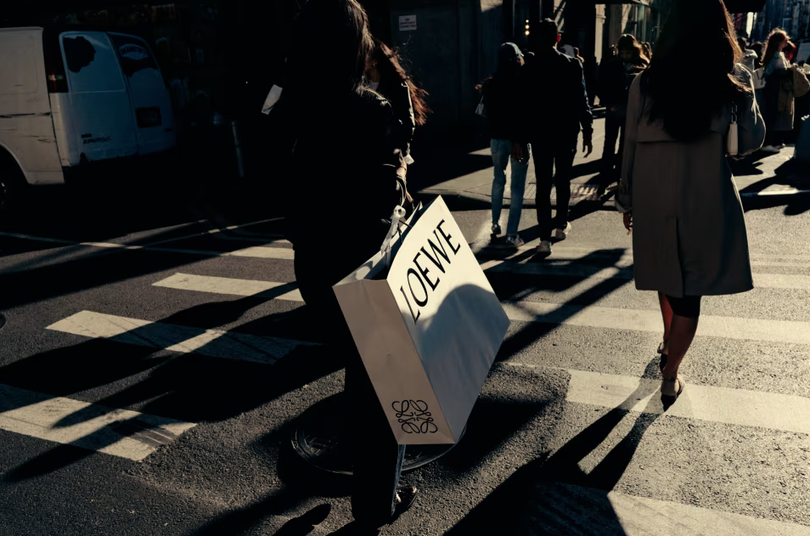 10% người có thu nhập cao nhất chiếm 49,7% tổng chi tiêu ở Mỹ. Ảnh: WSJ.