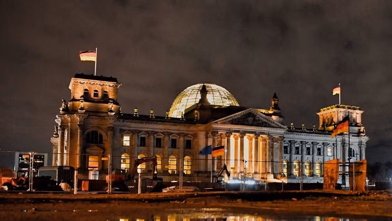 Tòa nhà Quốc hội Đức ở Berlin vào ngày 29/1. Ảnh: Getty.