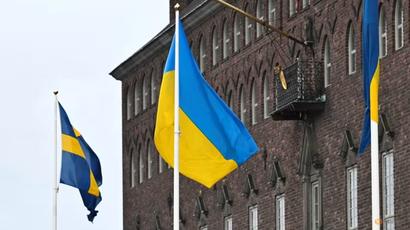 Quốc kỳ Ukraine tại Tòa thị chính ở Stockholm, Thụy Điển. Ảnh: Reuters.